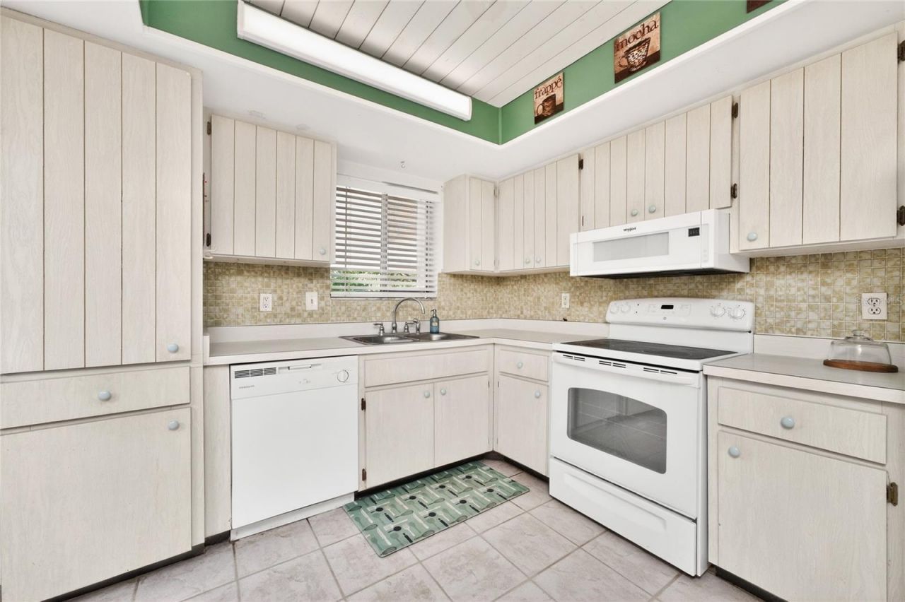 3972 Overlook Bend , Unit 28, Sarasota, FL 34232 Photo