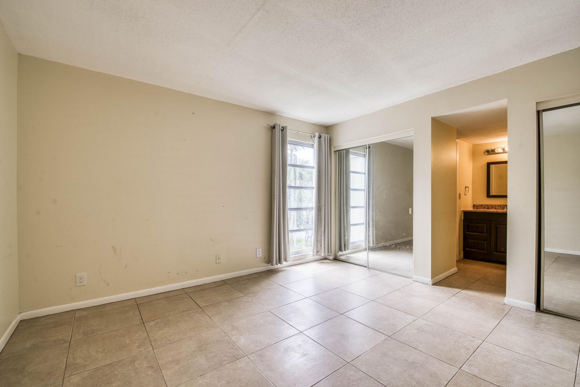 2528 Boundbrook Drive S, Unit 205, West Palm Beach, FL 33406 Photo
