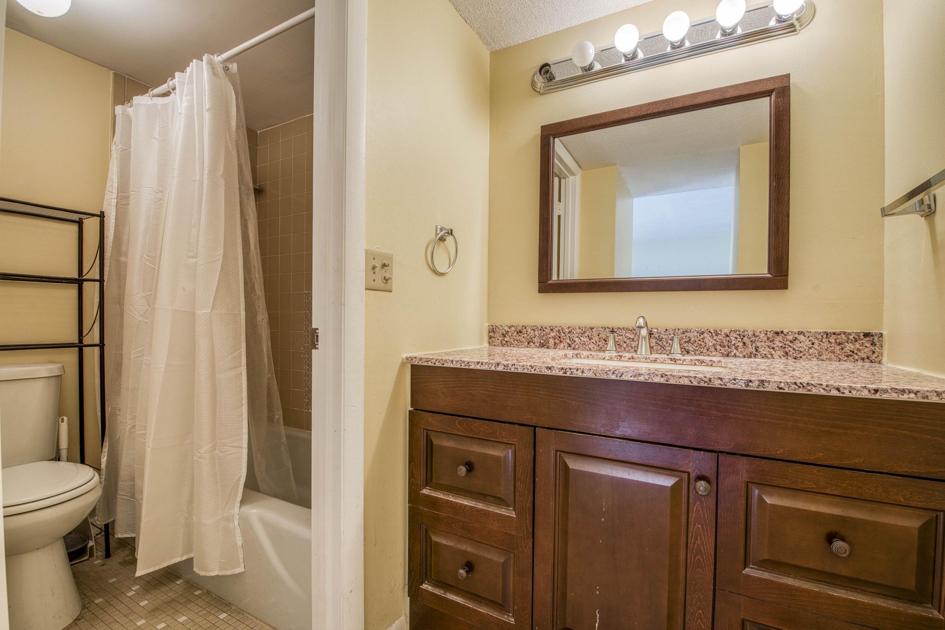 2528 Boundbrook Drive S, Unit 205, West Palm Beach, FL 33406 Photo