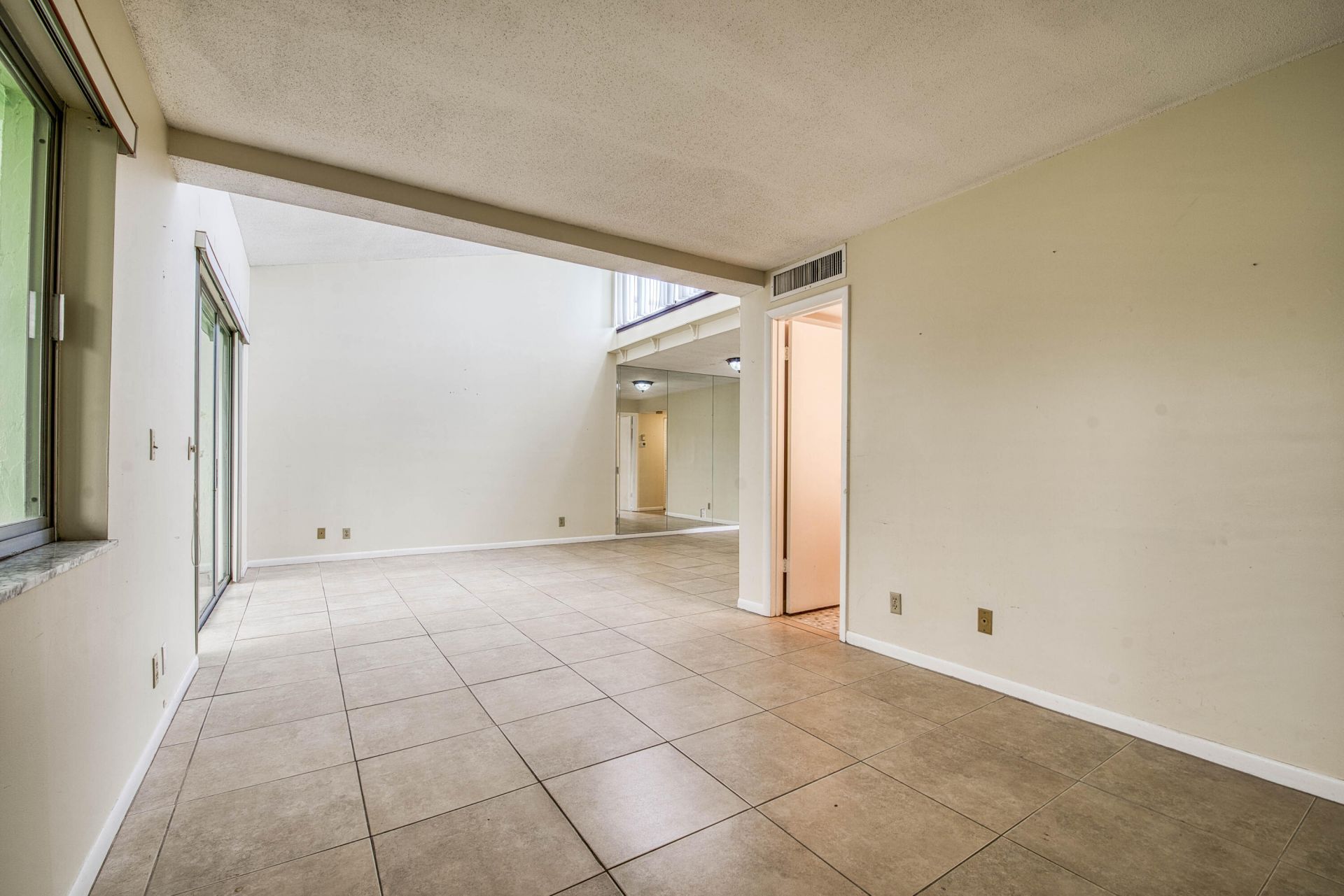 2528 Boundbrook Drive S, Unit 205, West Palm Beach, FL 33406 Photo