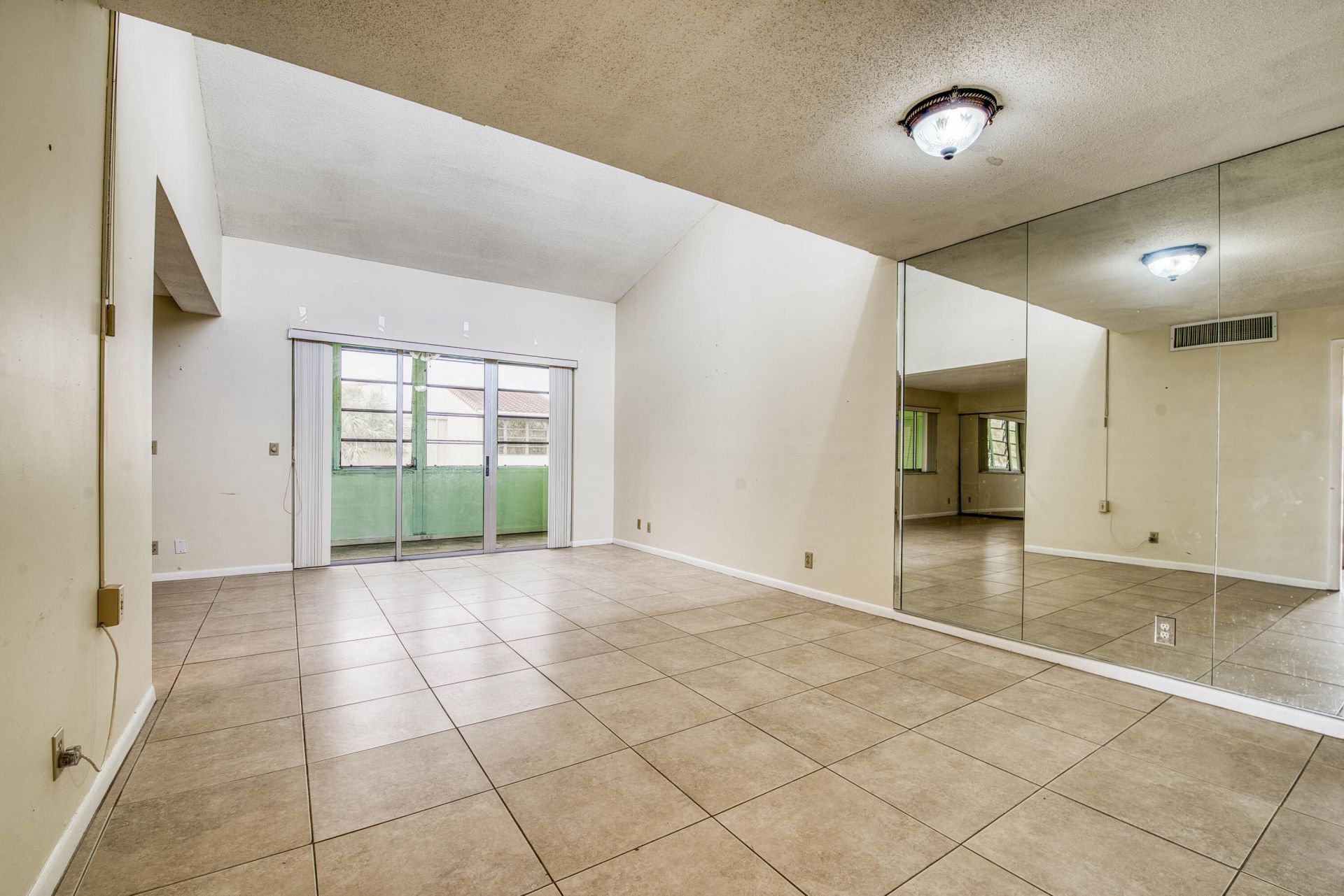 2528 Boundbrook Drive S, Unit 205, West Palm Beach, FL 33406 Photo