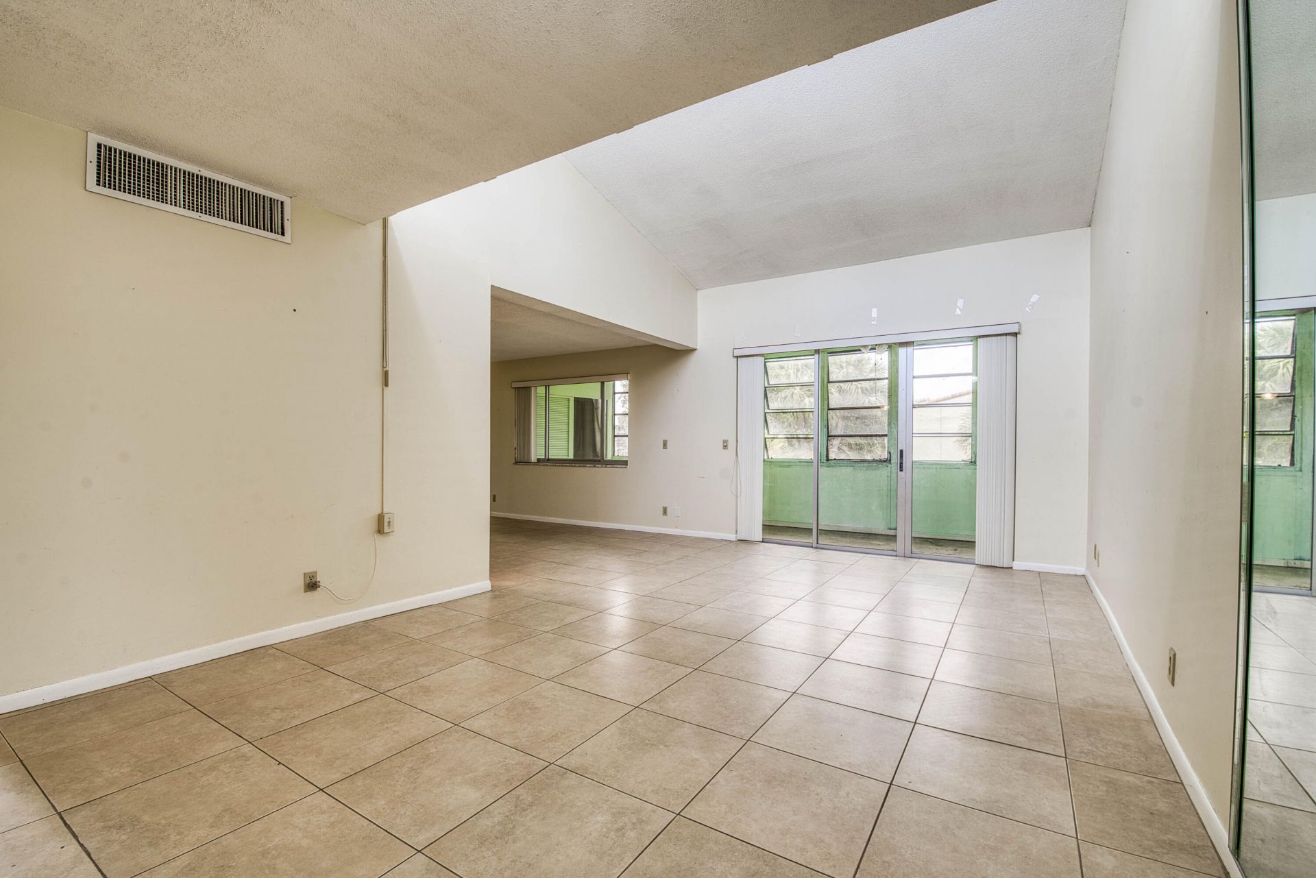 2528 Boundbrook Drive S, Unit 205, West Palm Beach, FL 33406 Photo