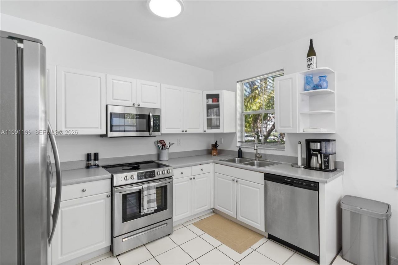 1120 Canella Ln, Unit 1120, Hollywood, FL 33019 Photo