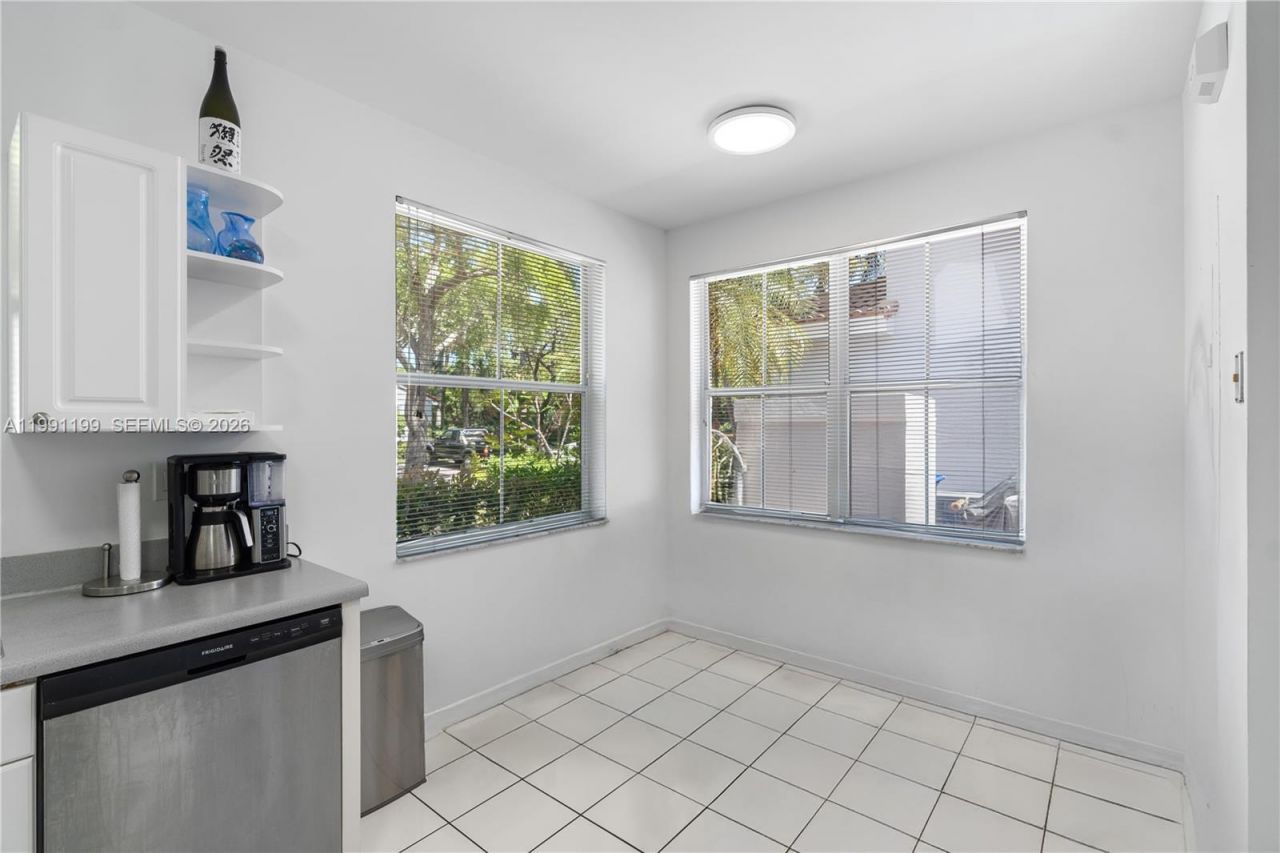 1120 Canella Ln, Unit 1120, Hollywood, FL 33019 Photo