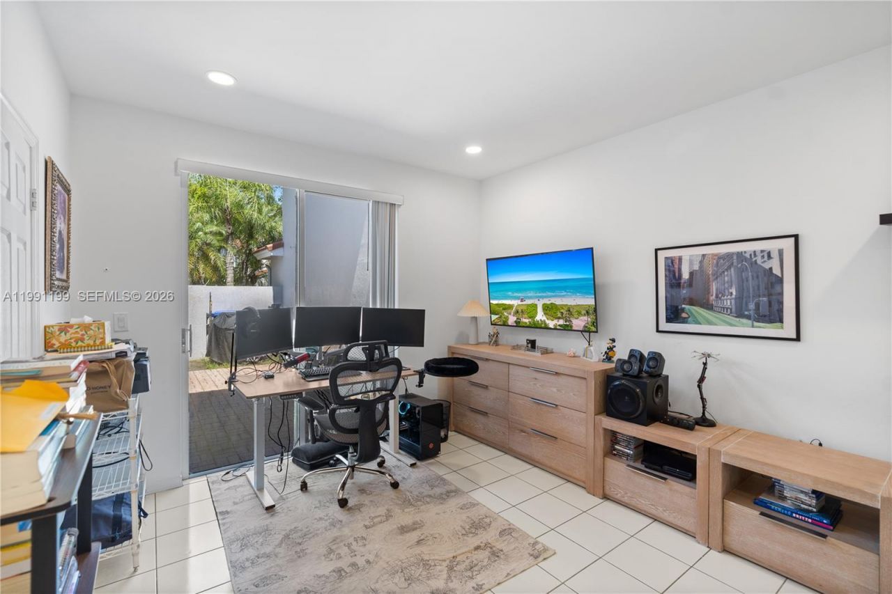 1120 Canella Ln, Unit 1120, Hollywood, FL 33019 Photo