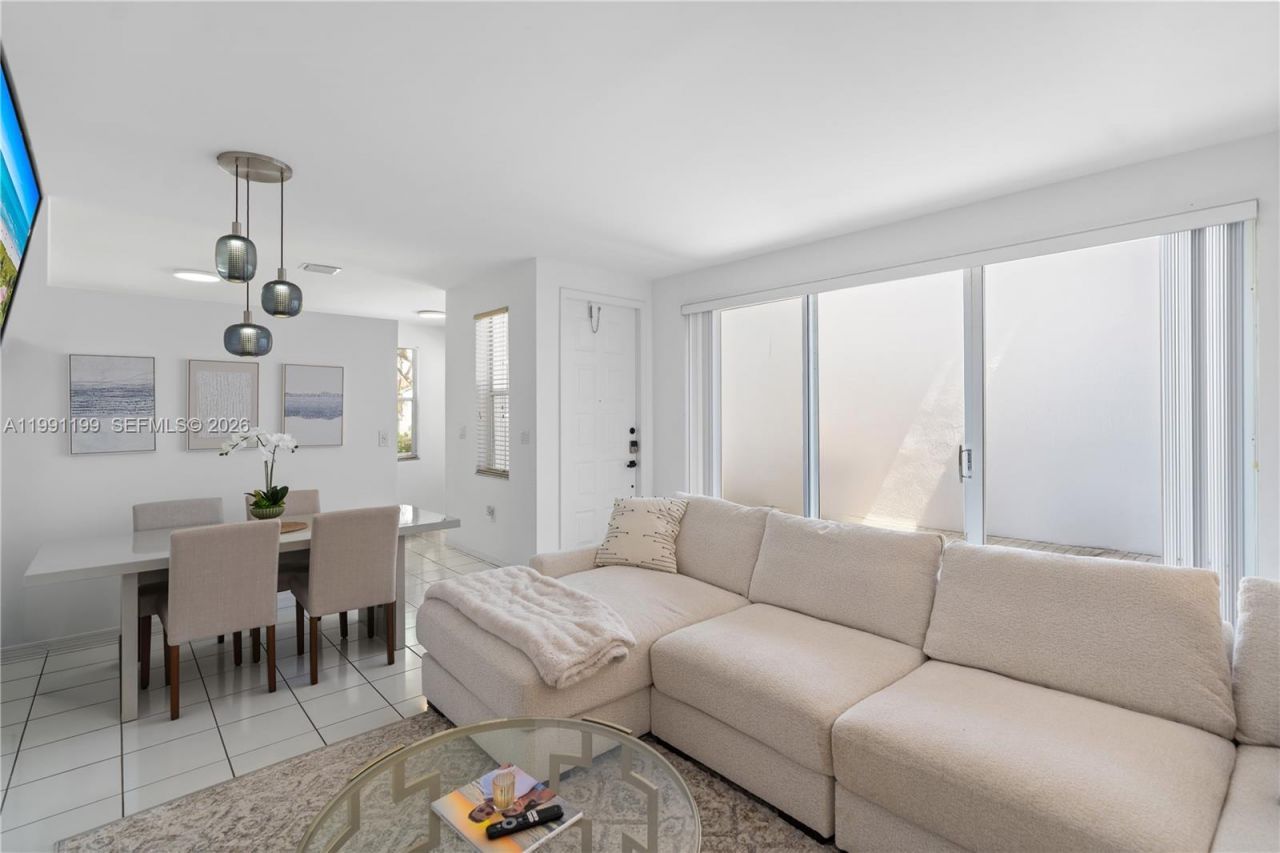 1120 Canella Ln , Unit 1120, Hollywood, FL 33019 Photo