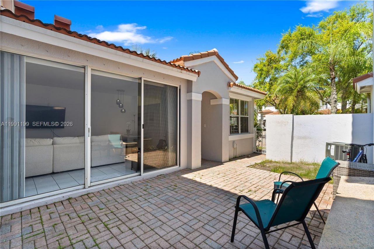 1120 Canella Ln, Unit 1120, Hollywood, FL 33019 Photo