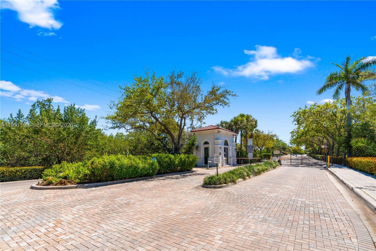 1120 Canella Ln, Unit 1120, Hollywood, FL 33019 Photo