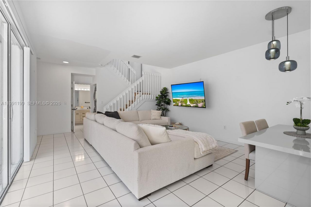 1120 Canella Ln, Unit 1120, Hollywood, FL 33019 Photo