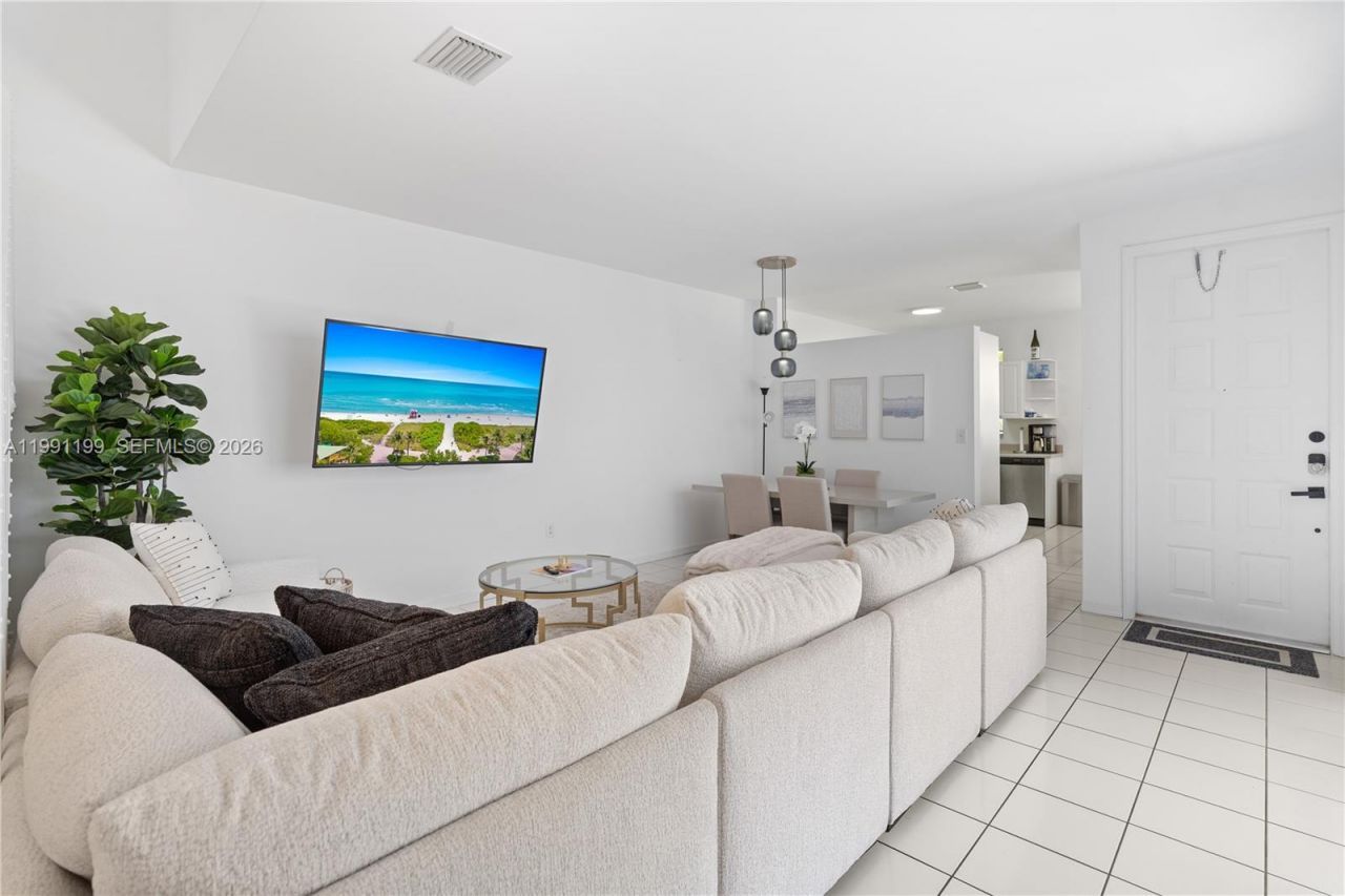 1120 Canella Ln, Unit 1120, Hollywood, FL 33019 Photo