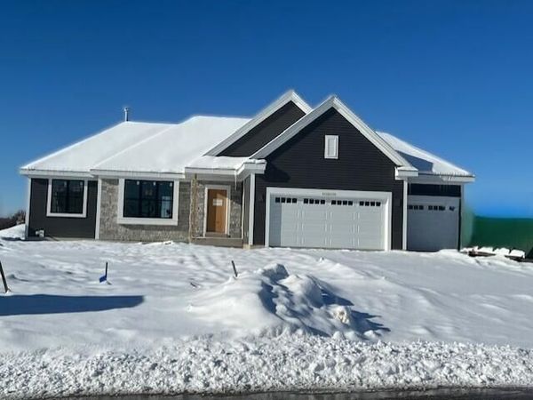 W251N2437 Valleyview CIRCLE, Pewaukee, WI 53072