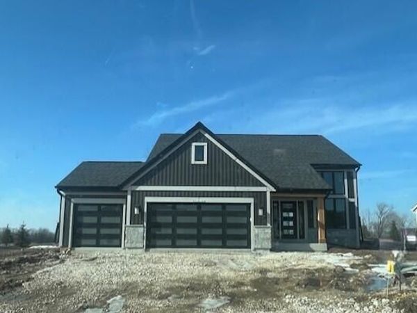 W251N2385 Valleyview Cir, Pewaukee, WI 53072