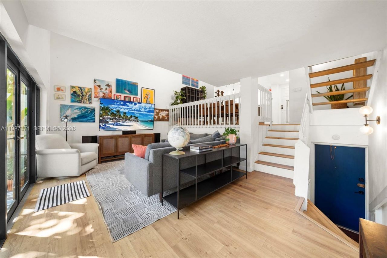 3237 Mary St, Unit 6, Miami, FL 33133 Photo