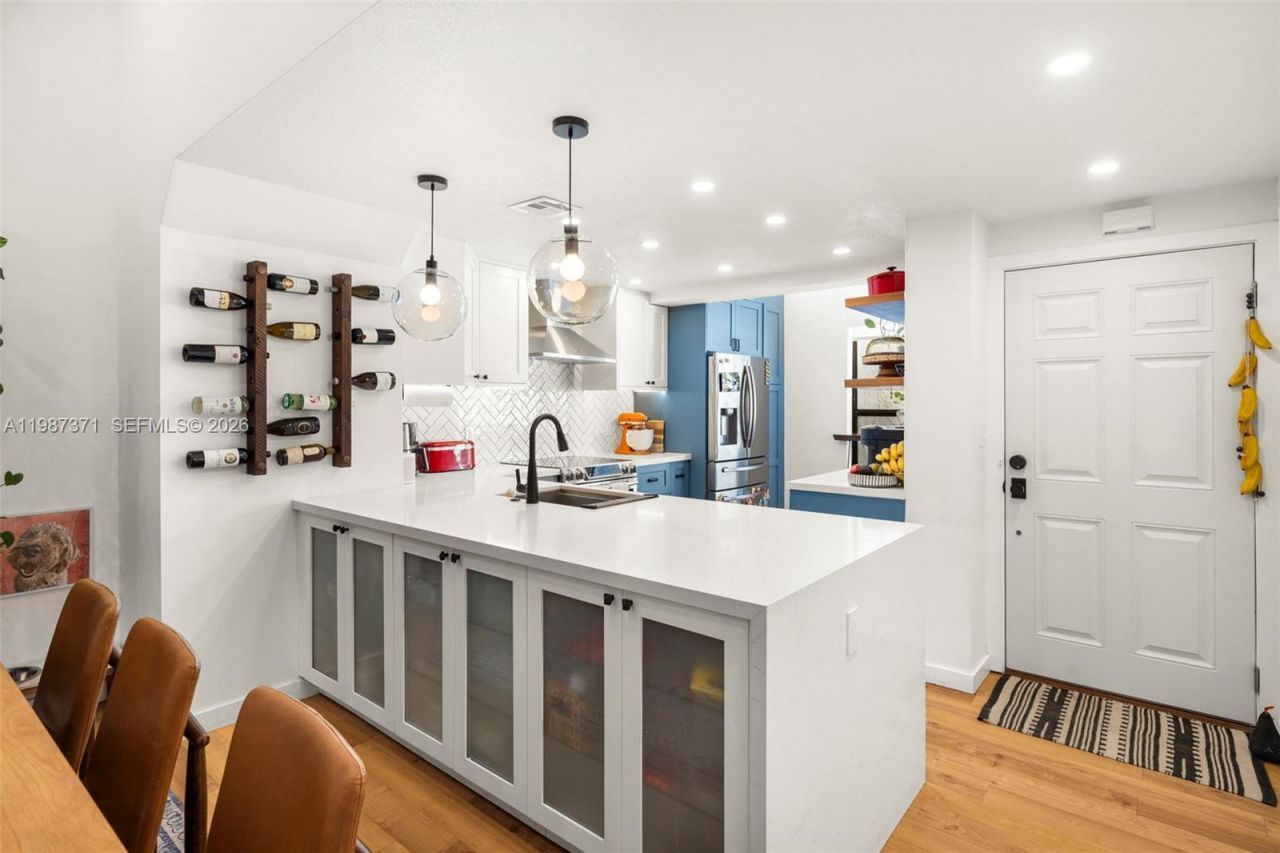 3237 Mary St, Unit 6, Miami, FL 33133 Photo