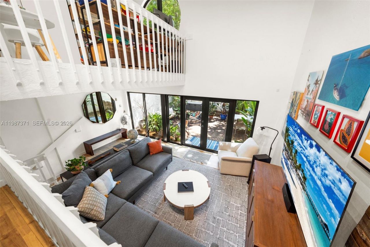 3237 Mary St, Unit 6, Miami, FL 33133 Photo