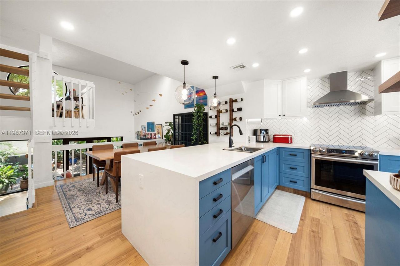 3237 Mary St, Unit 6, Miami, FL 33133 Photo