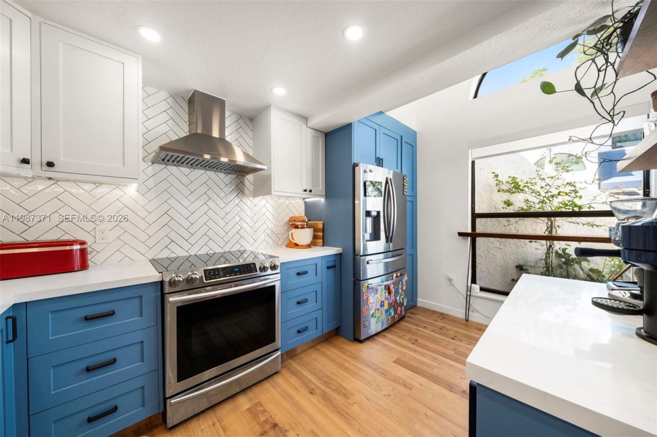 3237 Mary St, Unit 6, Miami, FL 33133 Photo