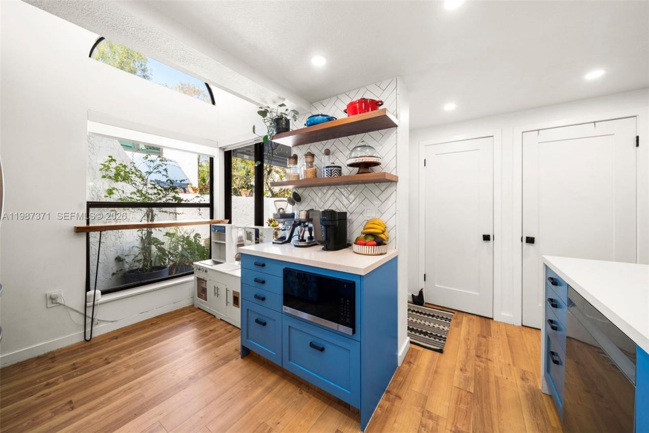 3237 Mary St, Unit 6, Miami, FL 33133 Photo