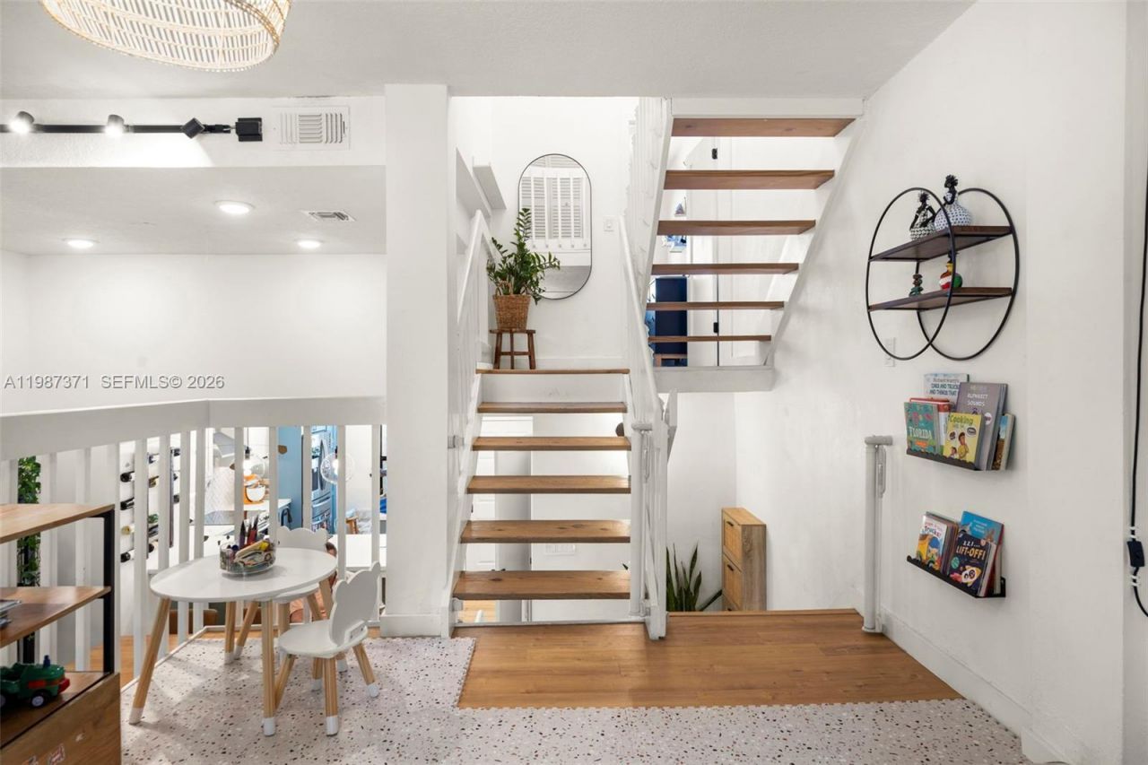 3237 Mary St, Unit 6, Miami, FL 33133 Photo