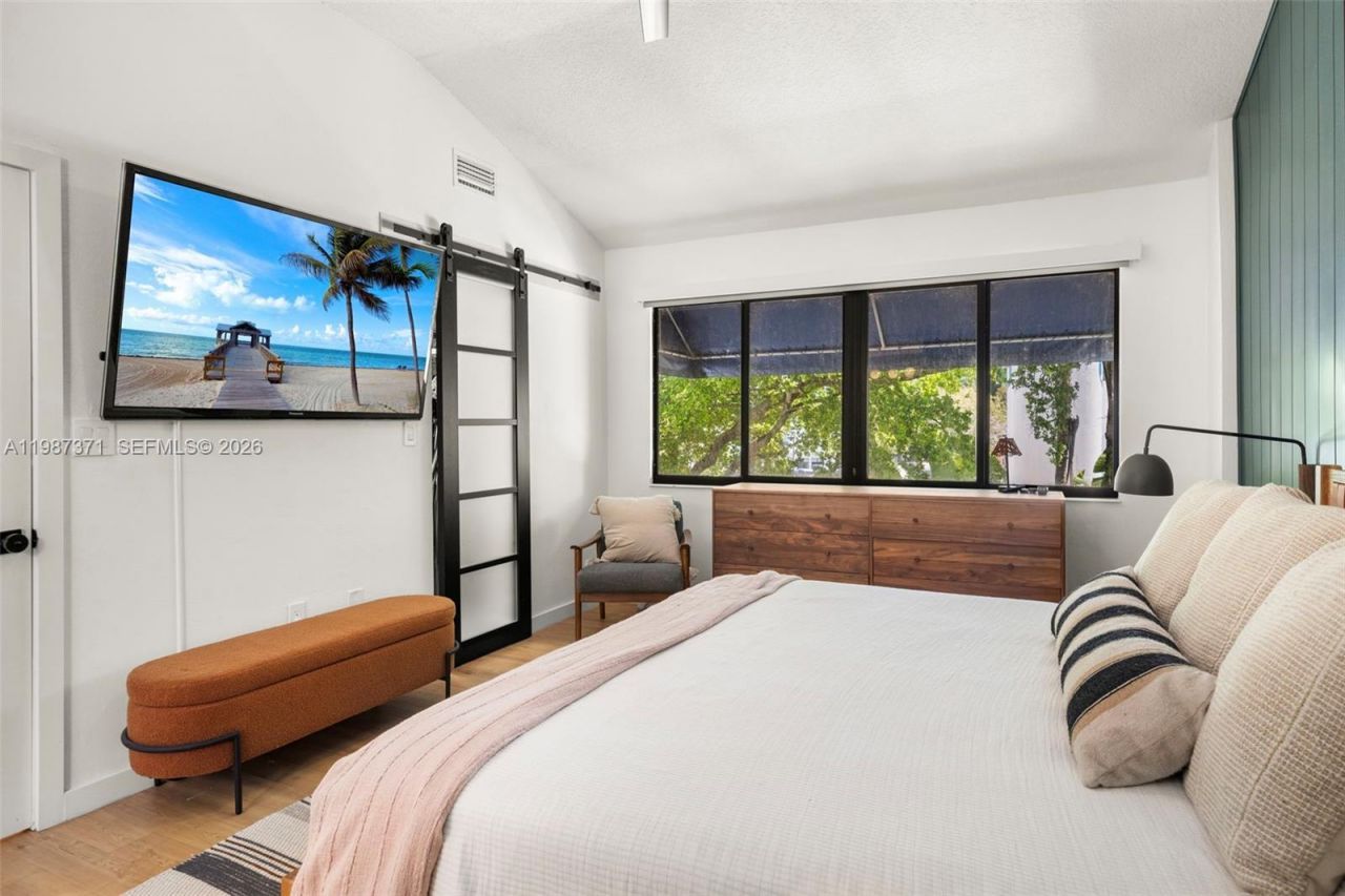 3237 Mary St, Unit 6, Miami, FL 33133 Photo