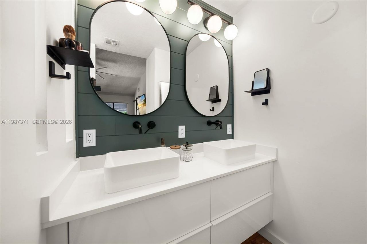 3237 Mary St, Unit 6, Miami, FL 33133 Photo