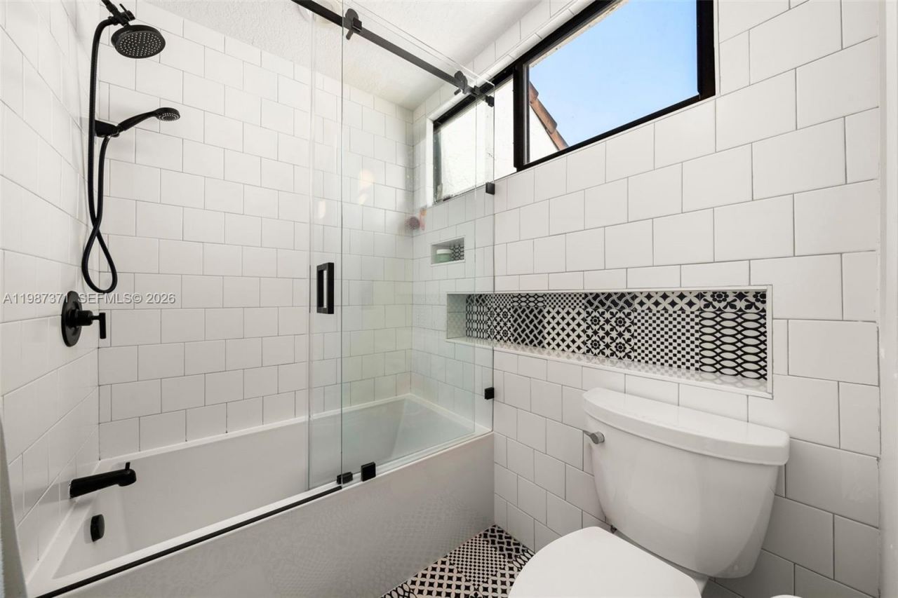 3237 Mary St, Unit 6, Miami, FL 33133 Photo