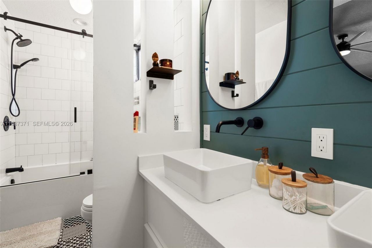 3237 Mary St, Unit 6, Miami, FL 33133 Photo