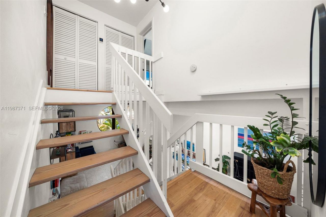 3237 Mary St, Unit 6, Miami, FL 33133 Photo