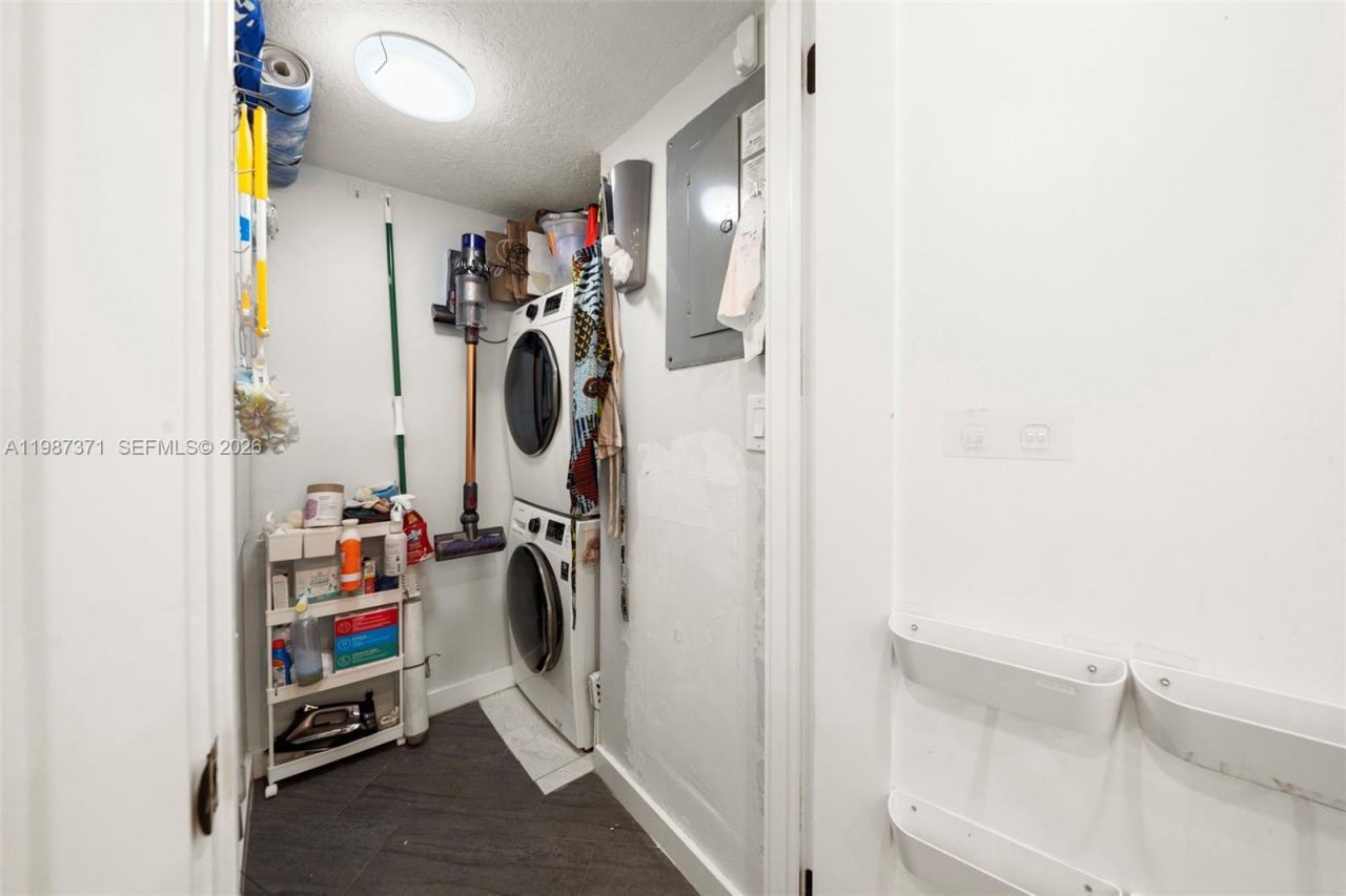 3237 Mary St, Unit 6, Miami, FL 33133 Photo