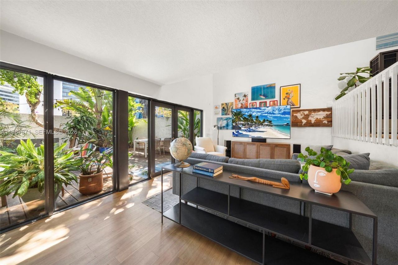 3237 Mary St, Unit 6, Miami, FL 33133 Photo