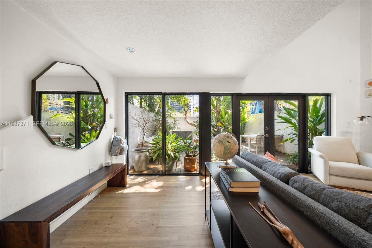 3237 Mary St, Unit 6, Miami, FL 33133 Photo