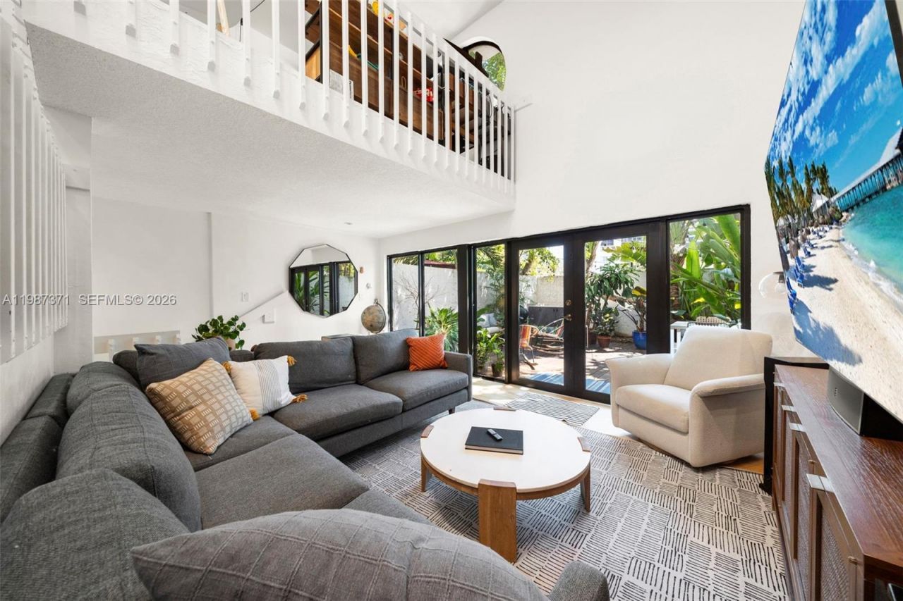 3237 Mary St, Unit 6, Miami, FL 33133 Photo