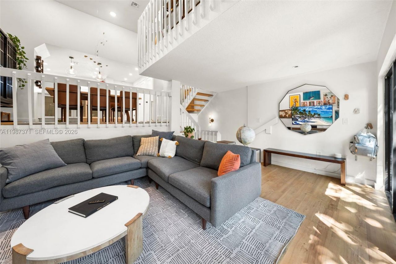 3237 Mary St, Unit 6, Miami, FL 33133 Photo