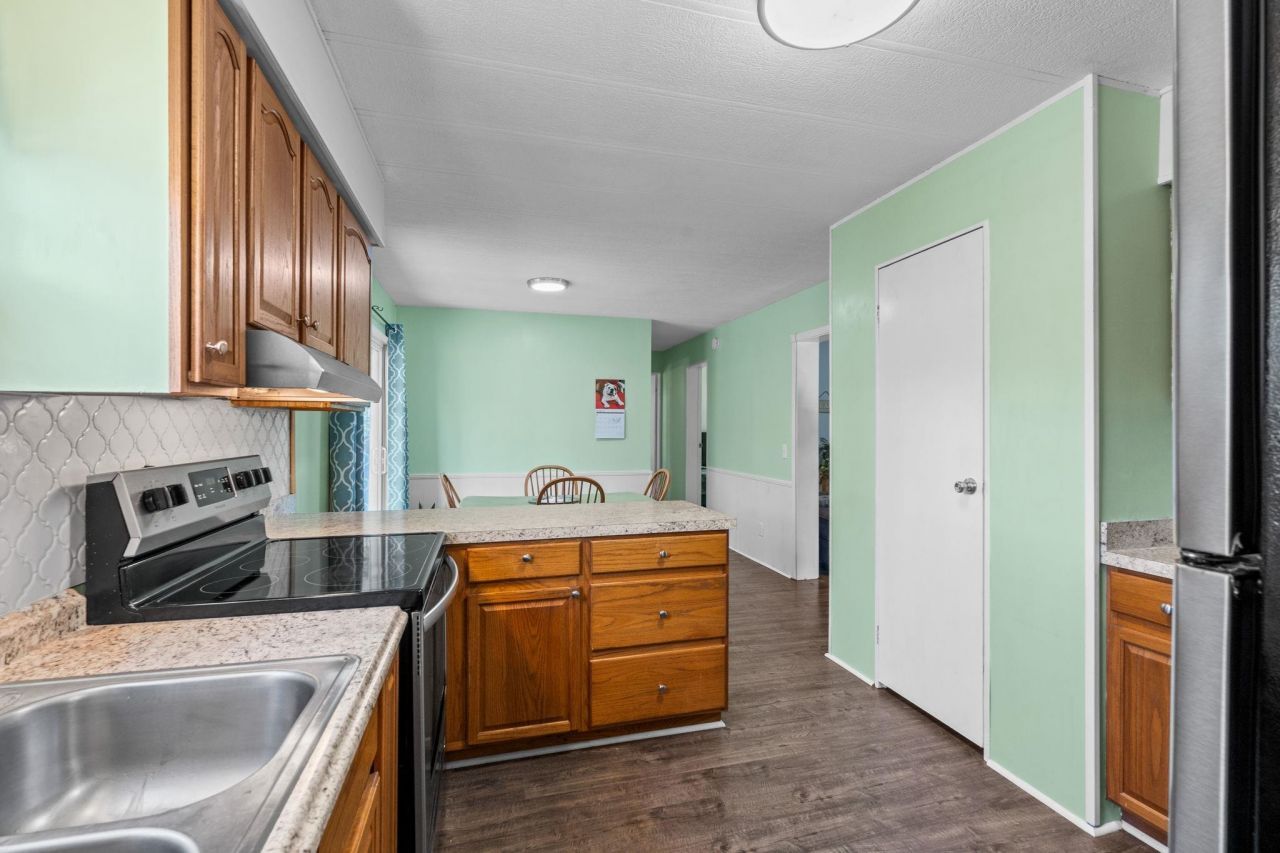 100 Crooked Island Circle Photo 13