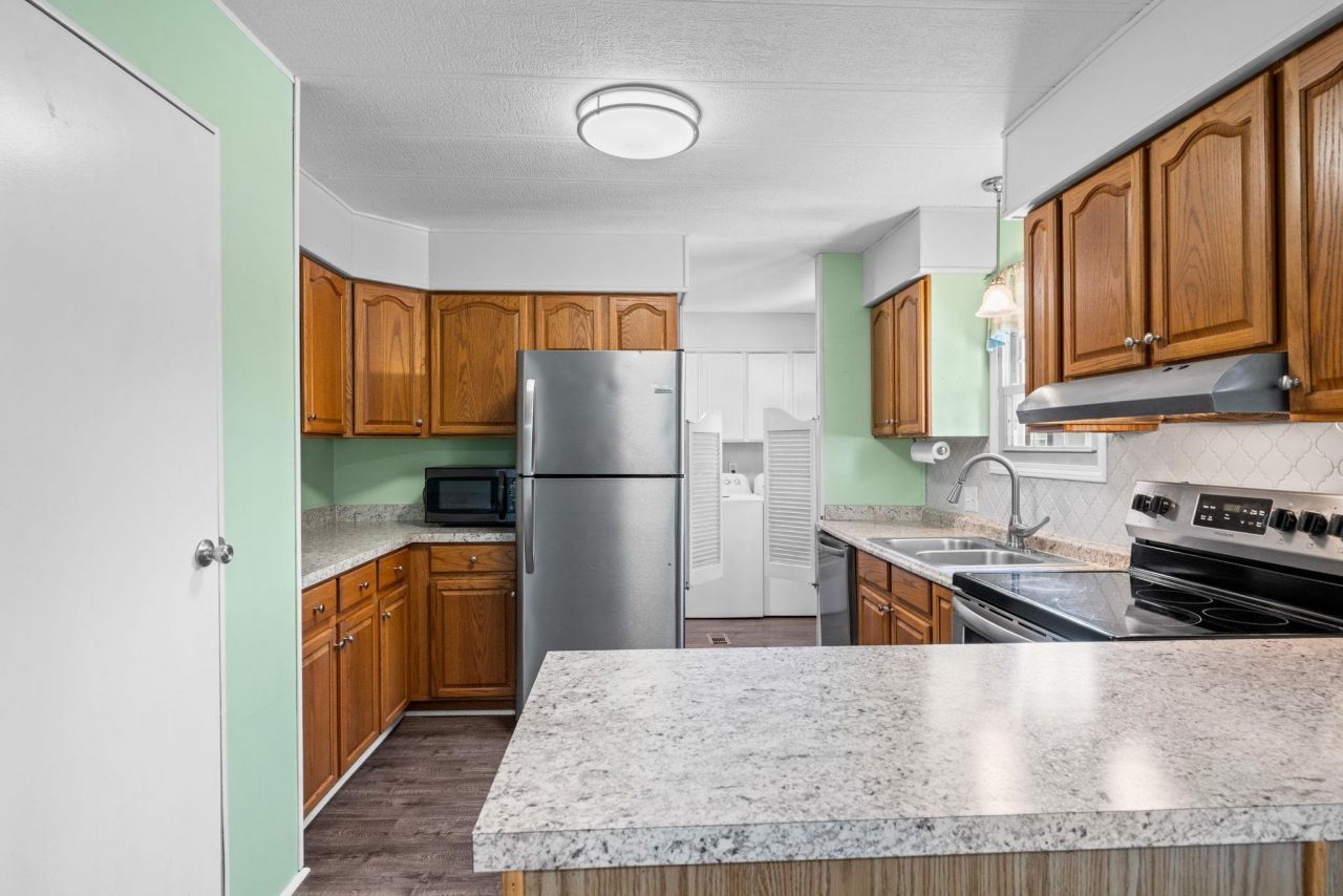 100 Crooked Island Circle Photo 14