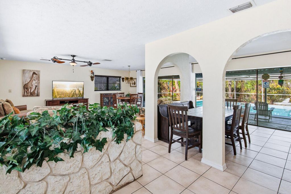 343 SE Verada Avenue, Port Saint Lucie, FL 34983 Photo