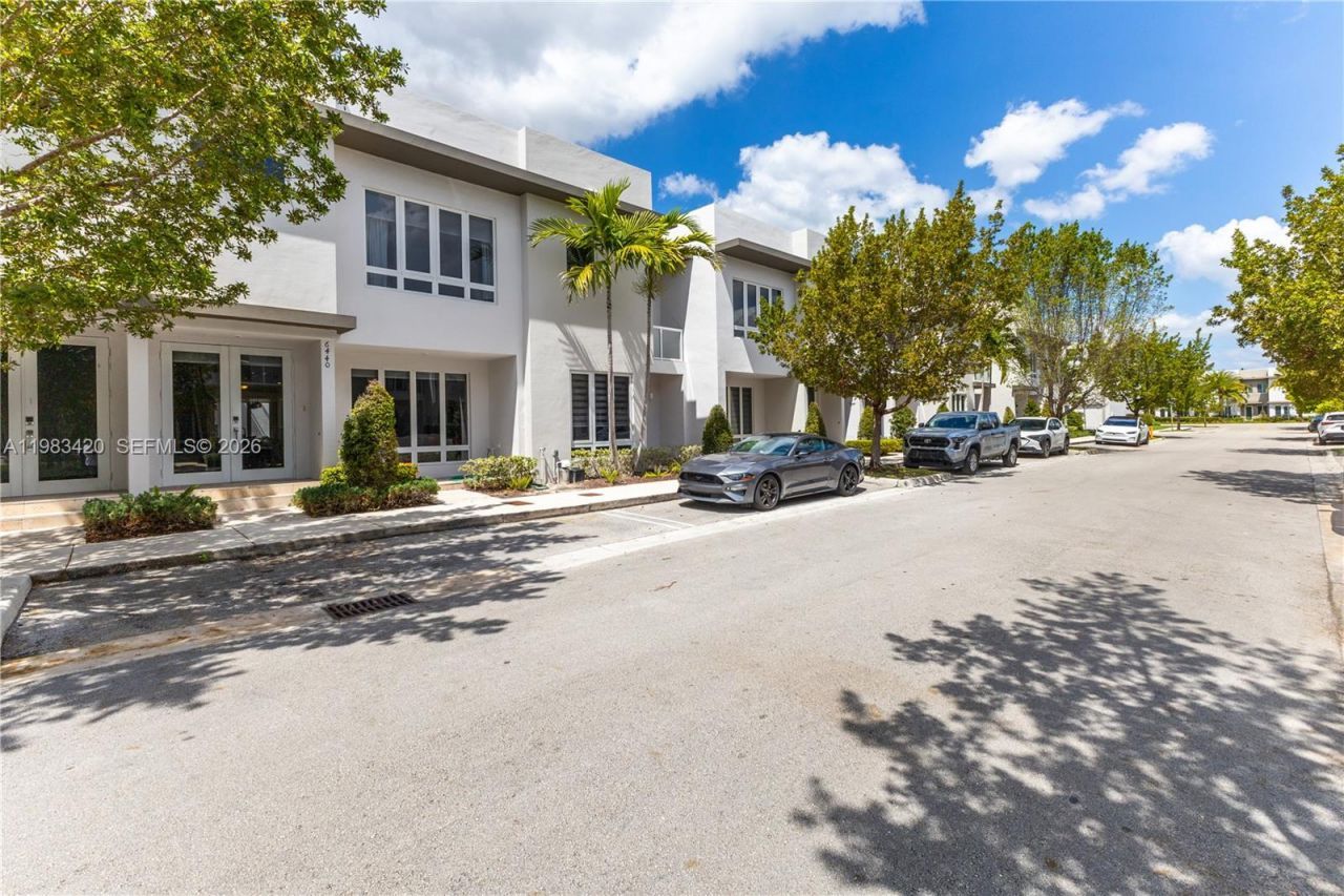 6440 NW 103rd Psge, Doral, FL 33178 Main Photo