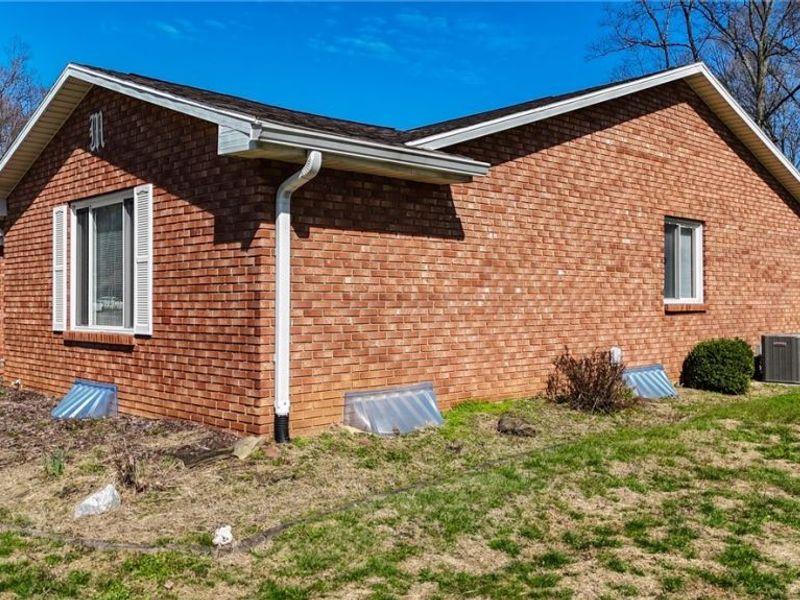 206 Ellsworth Drive, Marietta, OH 45750 Photo 2