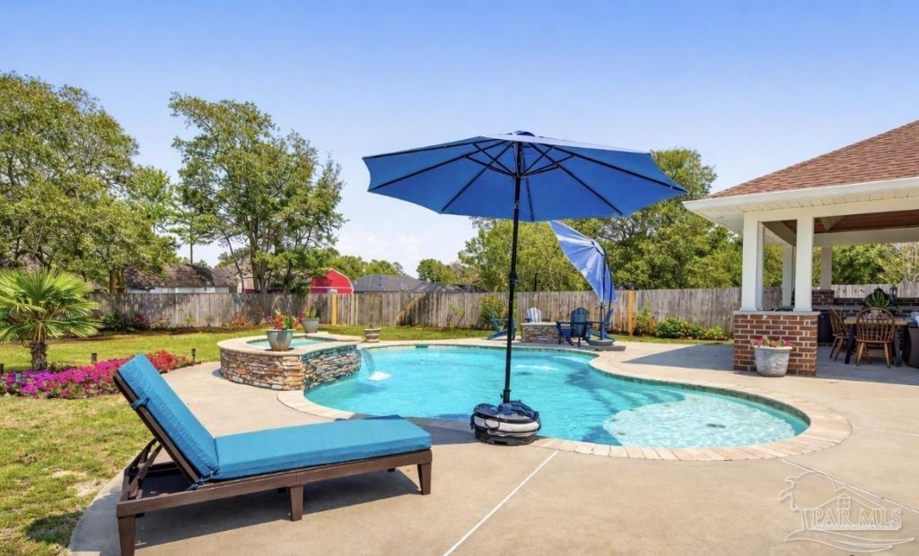 6528 Fairmont St, Navarre, FL 32566 Main Photo