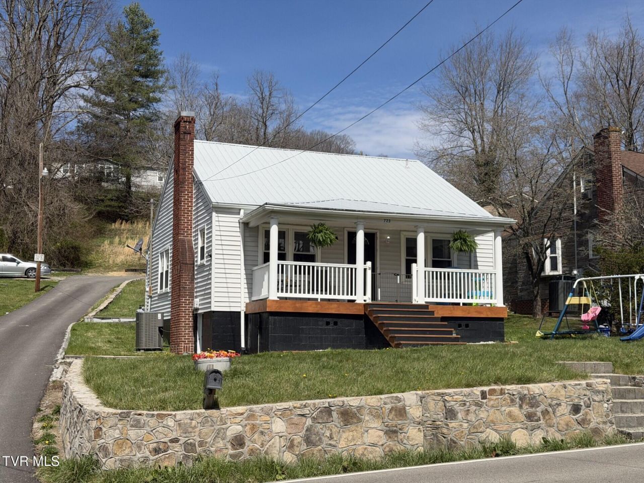 723 Northeast Park Avenue, Norton, VA 24273 Main Photo