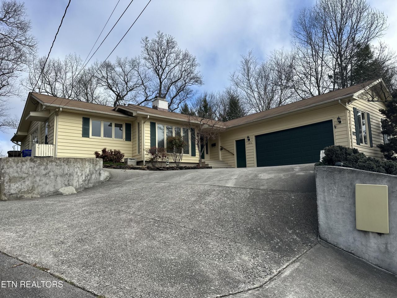 102 Osage Rd, Oak Ridge, TN 37830 Main Photo