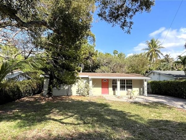 930 13th ST N, NAPLES, FL 34102