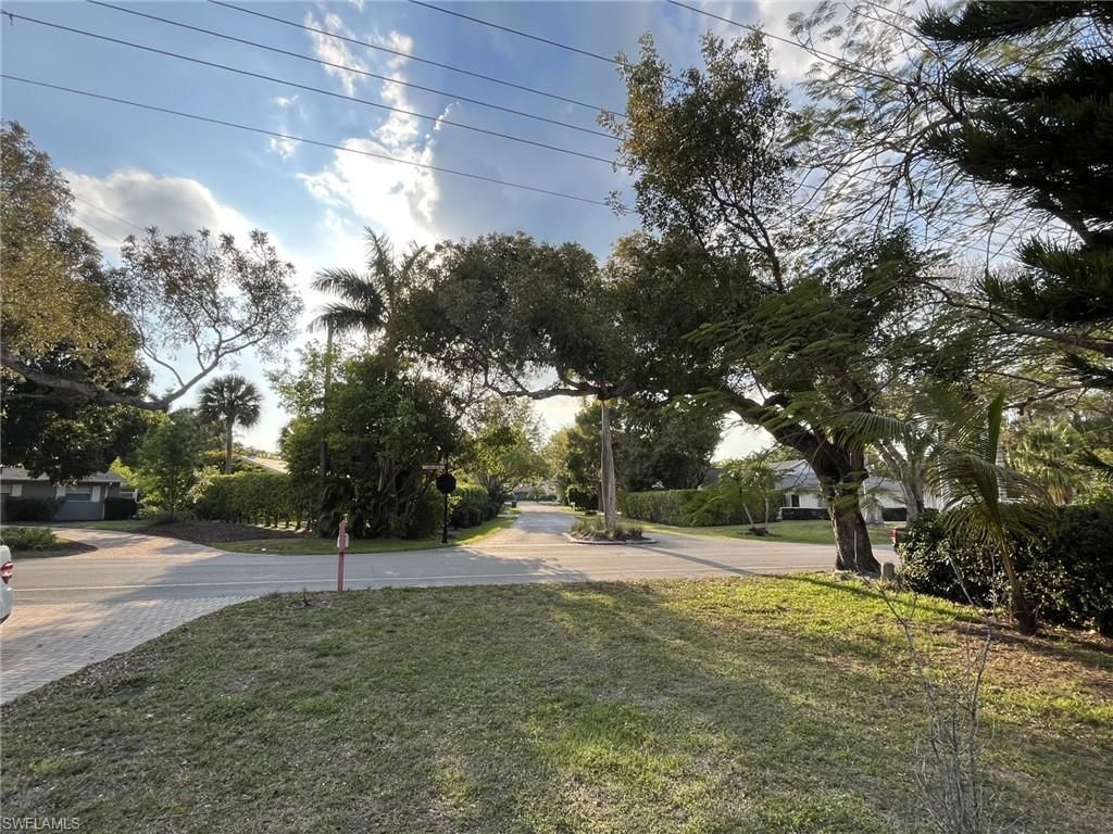 930 13th St N, Naples, FL 34102 Photo