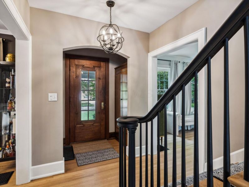 2564 Sherwood Road, Columbus, OH 43209 Photo 2