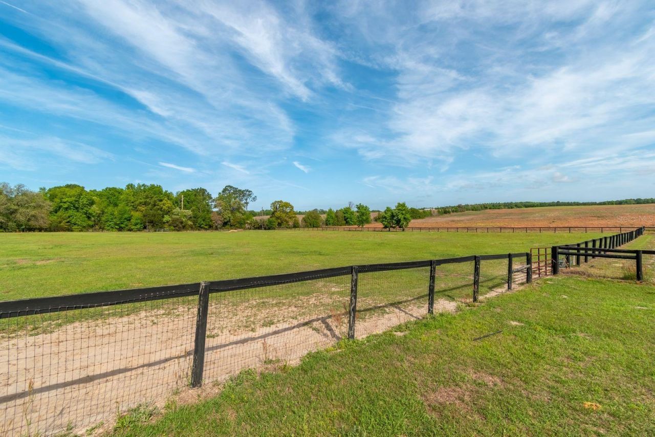 2700 SW 210th Avenue, Dunnellon, FL 34431 Photo