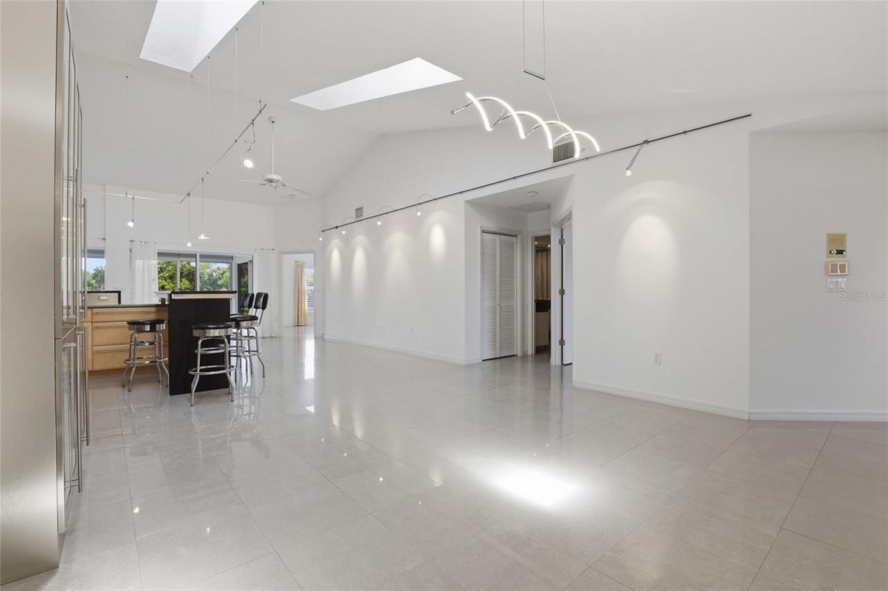 5588 Golf Pointe Drive , Unit 1, Sarasota, FL 34243 Photo