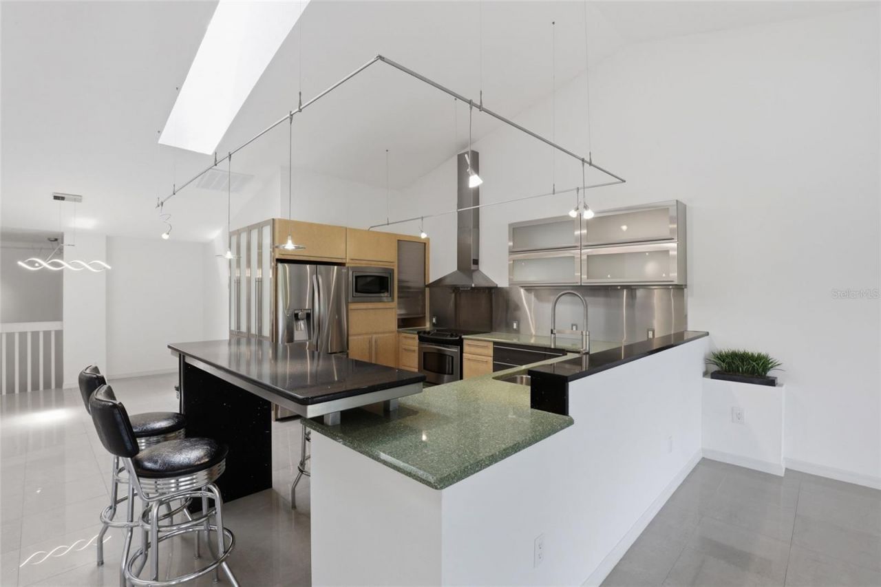 5588 Golf Pointe Drive , Unit 1, Sarasota, FL 34243 Photo