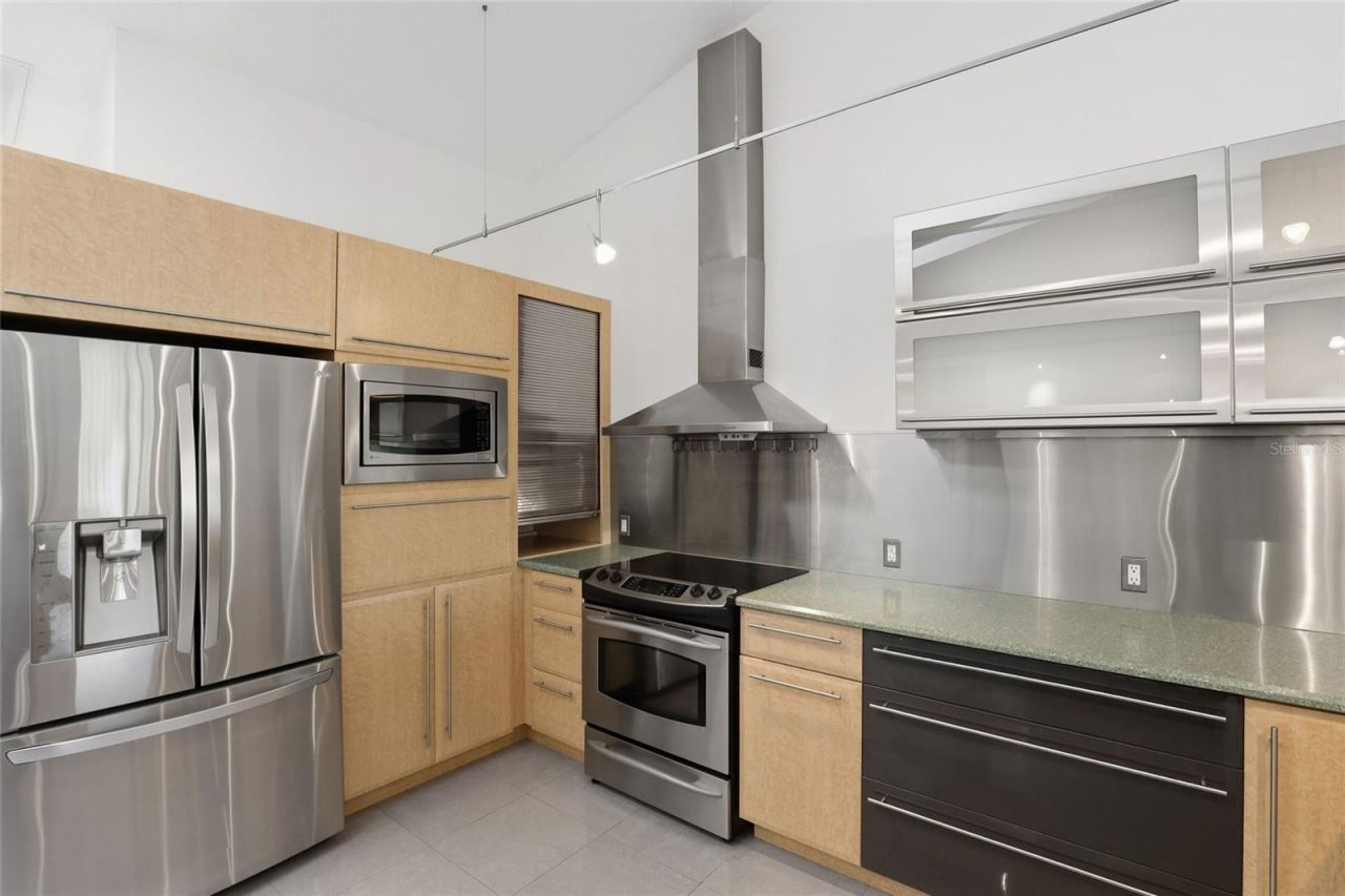 5588 Golf Pointe Drive , Unit 1, Sarasota, FL 34243 Photo