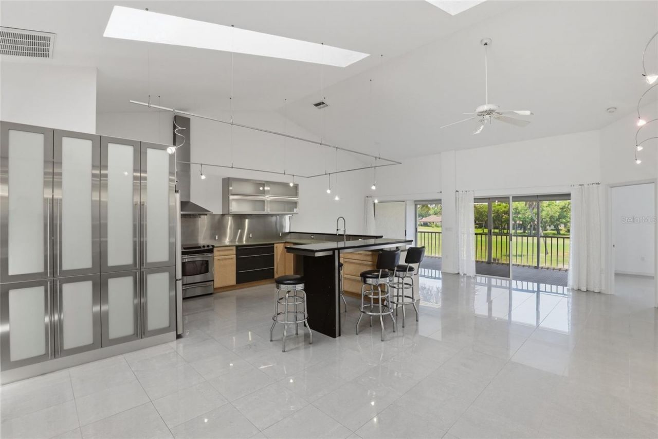 5588 Golf Pointe Drive , Unit 1, Sarasota, FL 34243 Photo