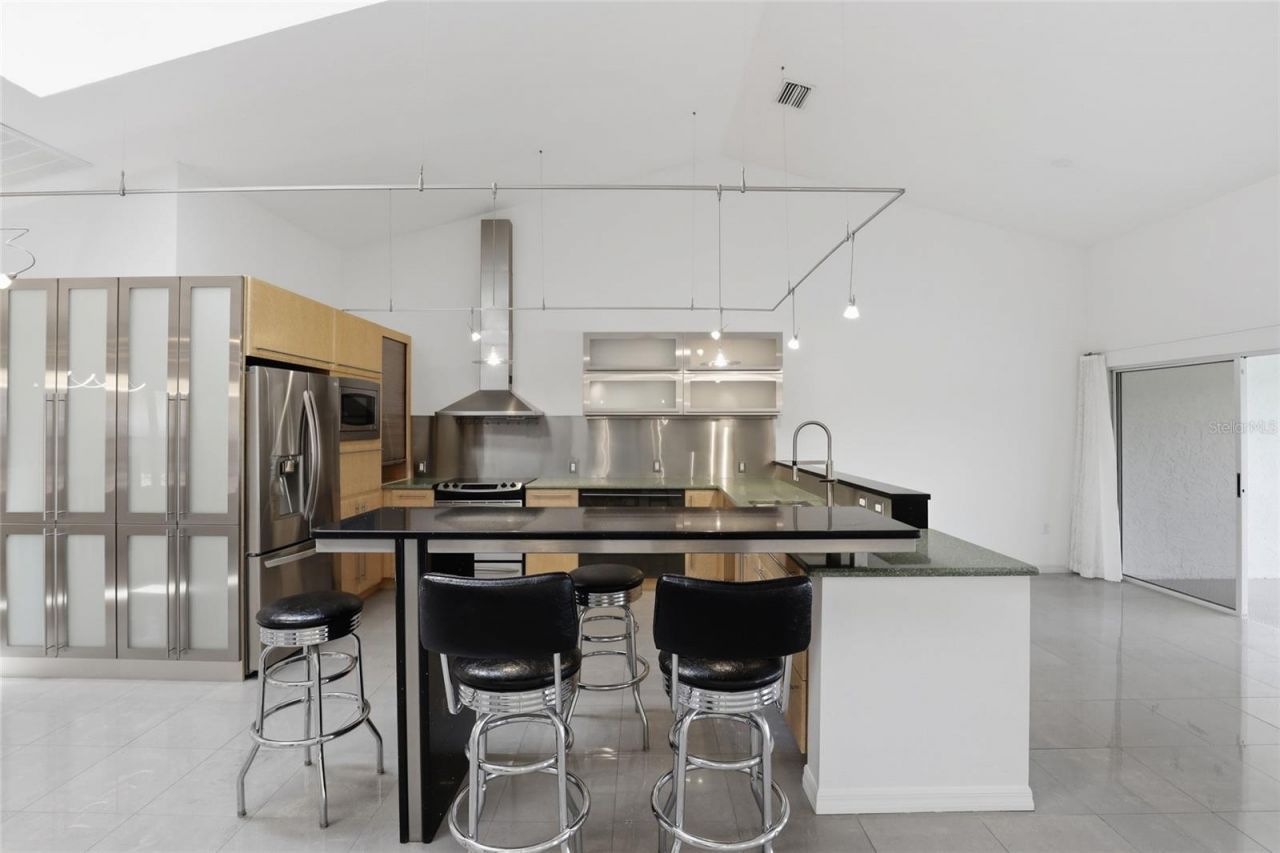 5588 Golf Pointe Drive , Unit 1, Sarasota, FL 34243 Photo